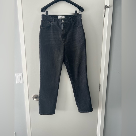 Abercrombie & Fitch Ultra High Rise 90s Straight Jean - Picture 6 of 7